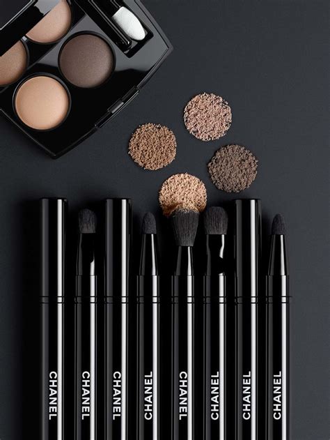 chanel retractable eyeshadow brush.